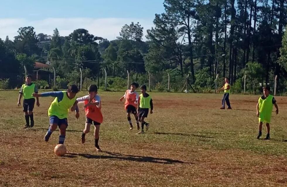 San Pedro: alumnos de escuela de fútbol realizaron pruebas para Crucero del Norte