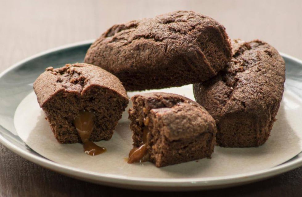 Receta super fácil y rápida: cómo preparar un budín de chocolate y dulce de leche