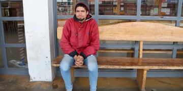 El hombre varado en Río Negro.