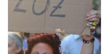 Reclaman por cortes de luz