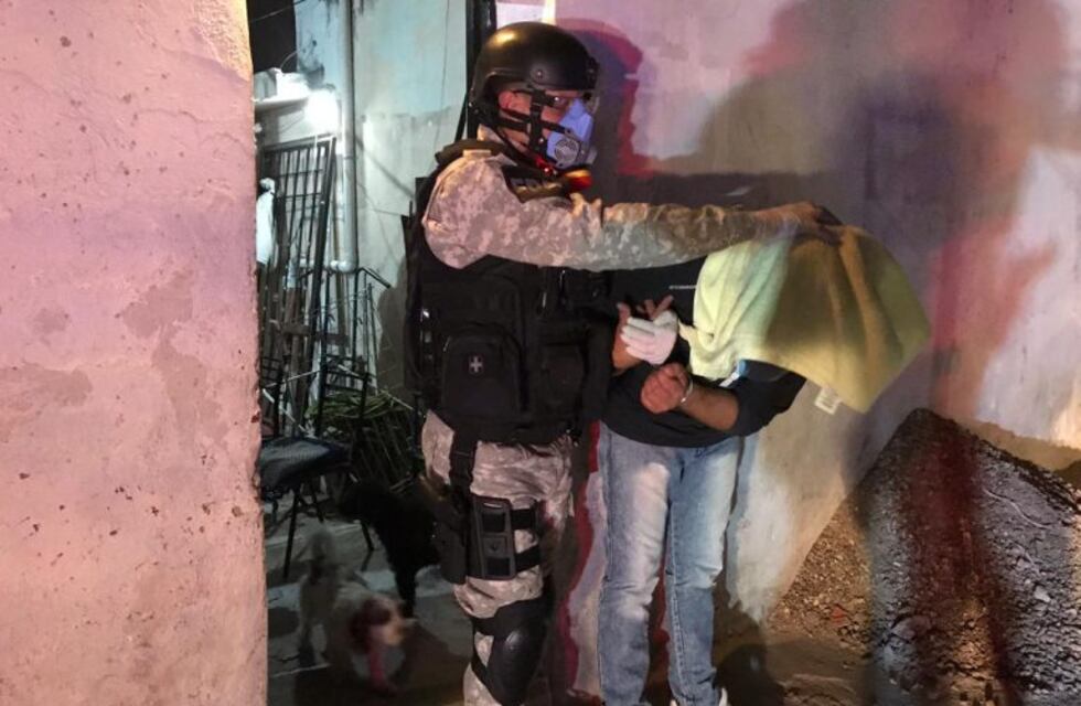 Narcomenudeo: detuvieron a un hombre mientras fraccionaba droga en Villa Alto Alberdi