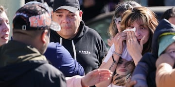 La Matanza. En dos ceremonias distintas, despiden los restos de Brenda, Morena y Lara, las víctimas del triple crimen en Florencio Varela. (Gentileza Clarín)