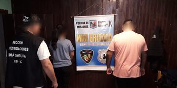 Padre e hija fueron detenidos tras el robo de divisas en Garupá.