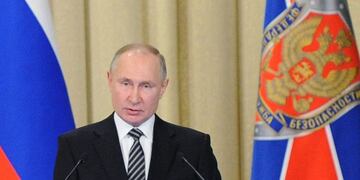 Vladimir Putin se aisló por ser contacto estrecho de covid.
