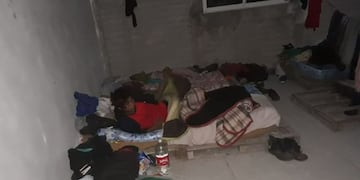 Así viven los formoseños en el hotel en construcción de Salta.