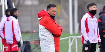 Venían tranquilos Instituto y Diego Dabove... hasta que se quedó sin dos jugadores en la misma posición.