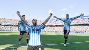 Postal de un goleador de raza. El ex Instituto, Adrián Maravilla Martínez, es campeón de la Copa Sudamericana con Racing Club (Prensa Copa Sudamericana).