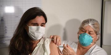 La ministra de Salud fue la primera funcionaria en recibir la vacuna Sputnik V contra el Covid-19.