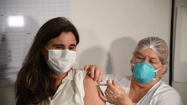 La ministra de Salud fue la primera funcionaria en recibir la vacuna Sputnik V contra el Covid-19.