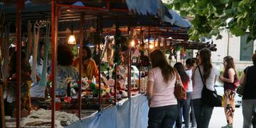 artesanos en la Plaza San Martín de Tres Arroyos
