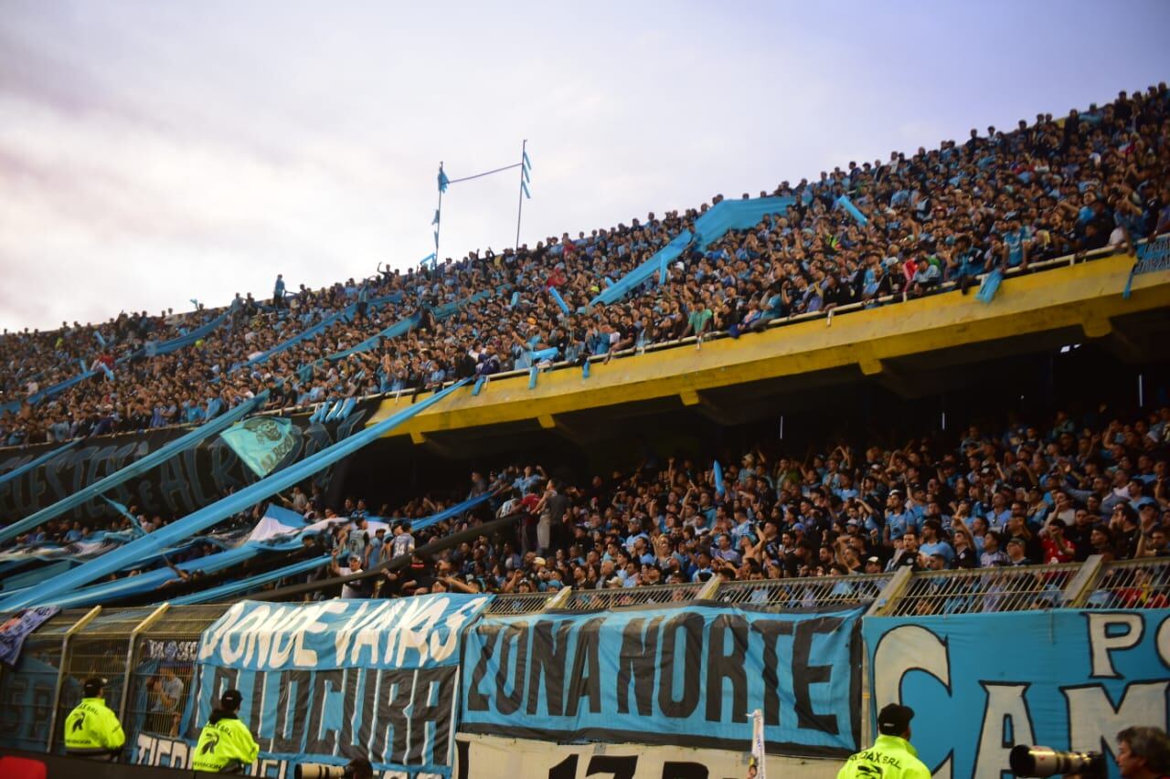 Imponente marco de los piratas en el Gigante de Arroyito, 15 mil piratas y otra muestra de amor enorme en Copa Argentina. (José Gabriel Hernández / Enviado especial a Rosario)