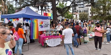En los stands se ofrecía información sobre derechos humanos, educación sexual integral, violencia de género y salud, como también hubo un vacunatorio móvil y testeo rápido de VIH.