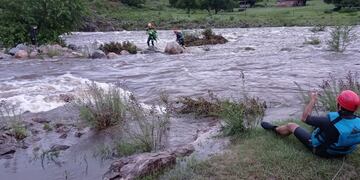 El operativo de rescate se dio en el marco de la creciente que ingresó al San Antonio.