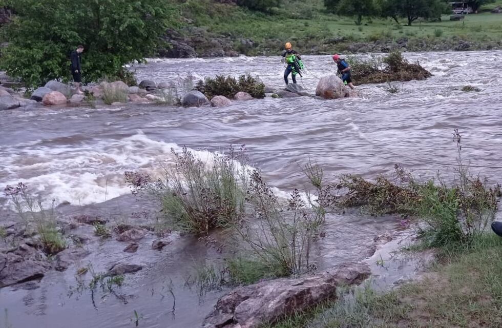 Cuesta Blanca: rescatan a dos jóvenes de la Playa de los Hippies