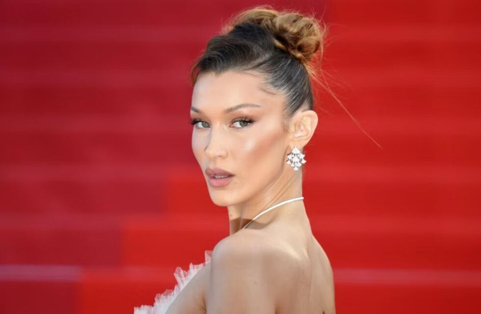 Bella Hadid se rapó la cabeza y se quitó las cejas para el desfile de Marc Jacobs
