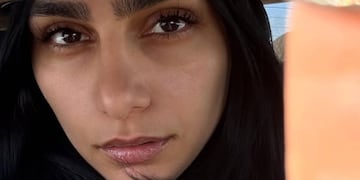 Metalizado y mega escote: Mia khalifa desató pasiones con un traje de baño mega diminuto y tendencia para el verano