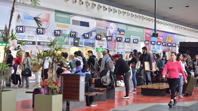 Intenso movimiento en la Terminal de ómnibus de Córdoba a lo largo del fin de semana XXL.