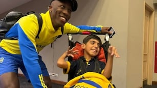 Isaías, el pequeño fanático de Boca, cumplió su sueño y conoció a su ídolo.