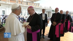 Los obispos católicos de la Argentina invitaron al papa León XIV a visitar el país. El obispo Daniel Fernández fue portador la carta de la Conferencia Episcopal Argentina (CEA).