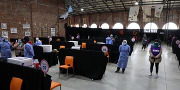 En la provincia se registran 1.994.655 habitantes con al menos una dosis recibida.