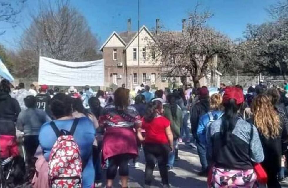 Cabín 9 se puso de pie: cientos de feriantes de Pérez marcharon por tercera vez a la Municipalidad