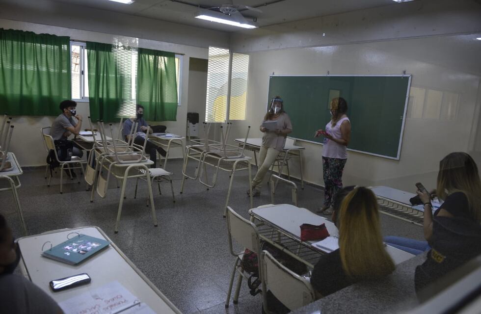 Calor en Córdoba: denuncian que faltan ventiladores en los colegios