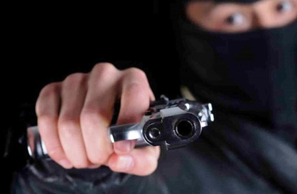 Simuló estar interesado en comprar un auto, fue hasta la casa del dueño y se lo robó bajo amenazas