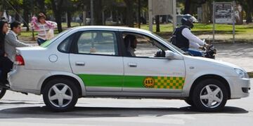 El remisero realizó más de 500 km con una pasajera que se negó a pagarle.