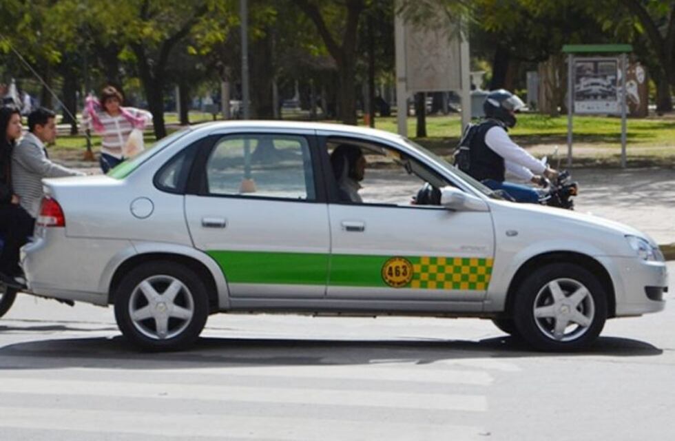 Pidió un remis en Resistencia, viajó hasta Santa Fe y al llegar quiso huir sin pagar
