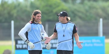 Otra vez juntos. Juan Carlos Olave será el ayudante de campo de Ricardo Zielinski, el técnico de su mejor etapa en Belgrano (archivo).