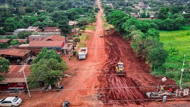 Eldorado: ejecutan obras de ensachamiento y pavimentación de la avenida Córdoba.