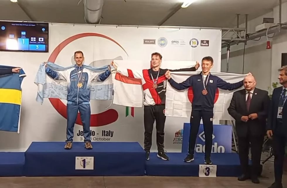 El carlospacense Norbert Ruesch, reconocido tras consagrarse campeón mundial de Taekwon-Do