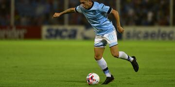 El 10, el dueño de la pelota. Mariano Miño y su buena onda con otro enganche muy recordado en Belgrano (Facundo Luque).