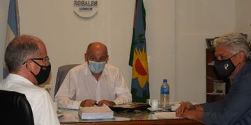 Mariano Uset junto a intendentes de Carmen de Patagones y Pringles.