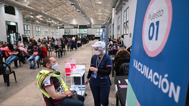 Se acelera la vacunación a menores de 30 años en Santa Fe