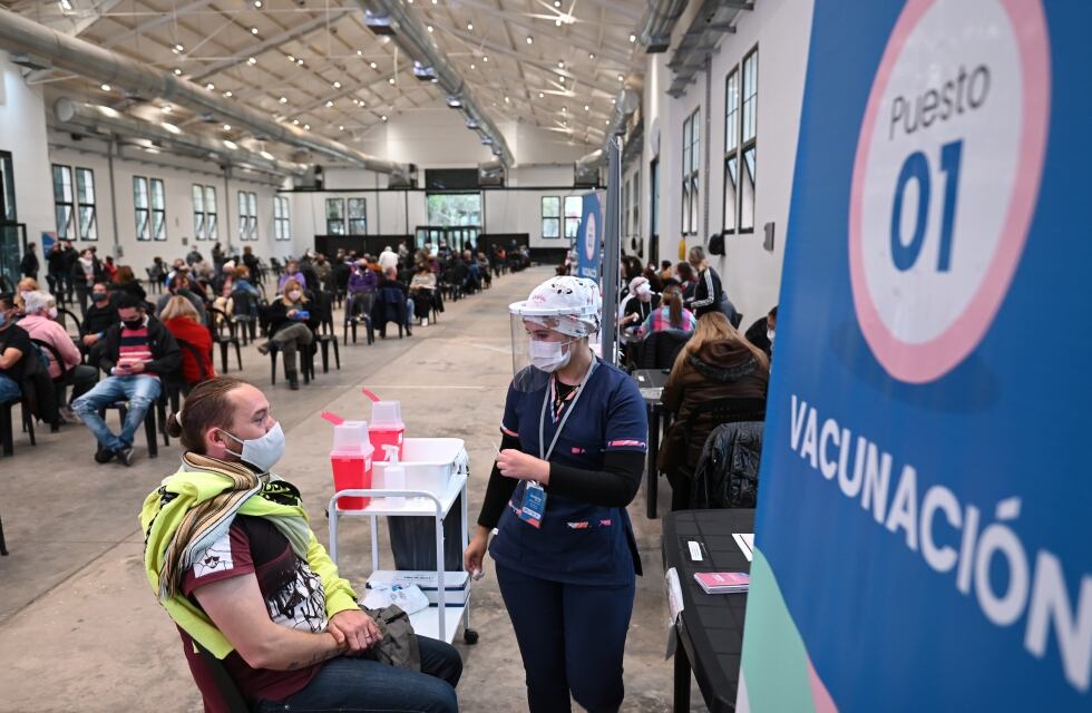 Vacunas COVID-19 en Santa Fe: aceleran la vacunación de menores de 30 años