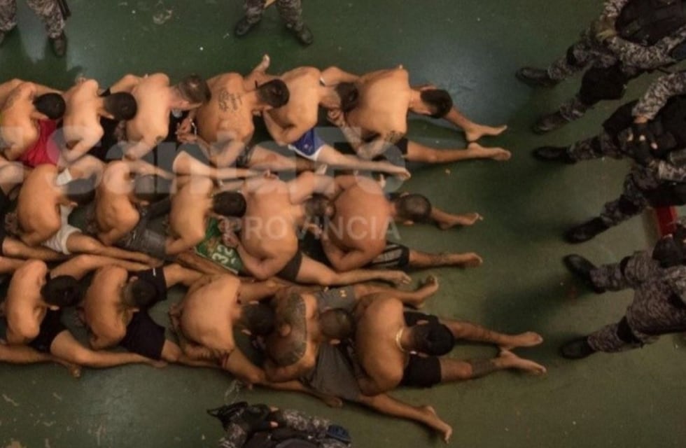 Santa Fe publicó fotos “estilo Bukele” de presos del penal de Piñero y envió un mensaje a las mafias