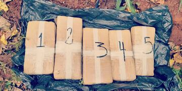 Incautan una mochila cargada con marihuana en Capioví.
