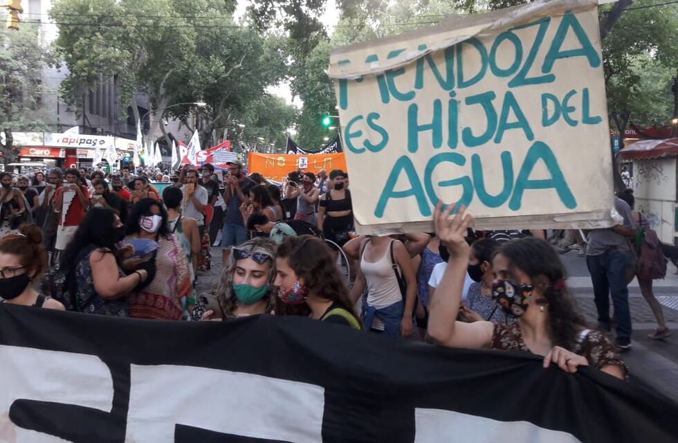 A un año de la marcha por la 7722, mil personas marcharon por la ciudad