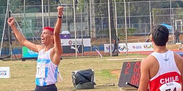 Bruno De Genaro, velocista puntano con medalla de plata en el Sudamericano en Sao Paulo.