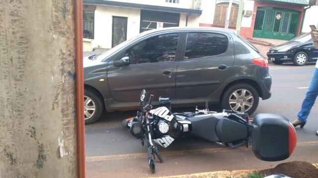 Siniestro vial en Posadas resultó con un policía herido.