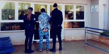 Violento terminó detenido tras ocasionar destrozos en vivienda de su padre.