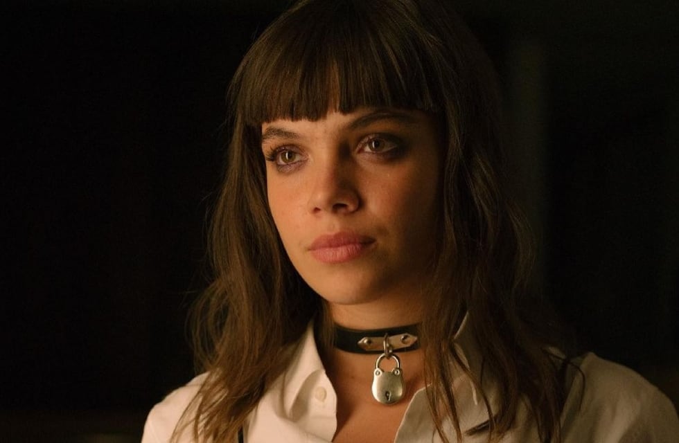 Al natural: Martina Cariddi, “Mencía” de Elite 4, posó sin ropa sobre la arena