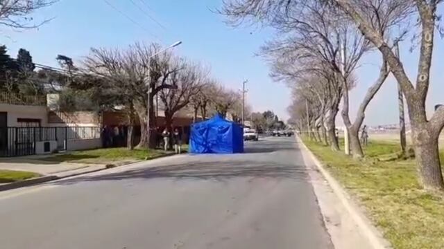 El asesinato fue perpetrado este miércoles al mediodía sobre Los Plátanos al 500. (@somosrosariook)