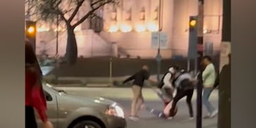 La víctima asegura que se trata de "La Banda de los 22".