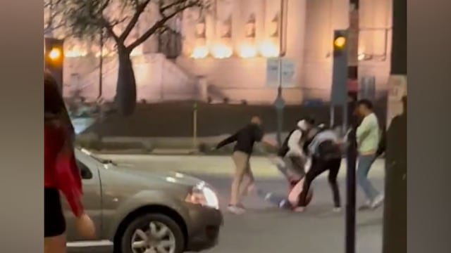 La víctima asegura que se trata de "La Banda de los 22".