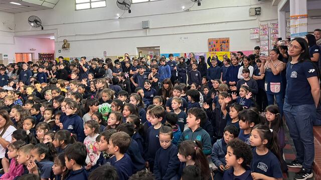 Homenaje a los docentes en la Escuela Carlos N Paz.