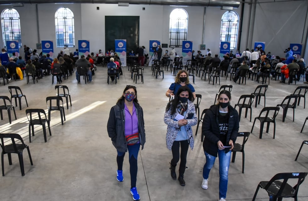 Cómo funcionarán los nuevos centros de vacunación tras el cierre de la ex Rural