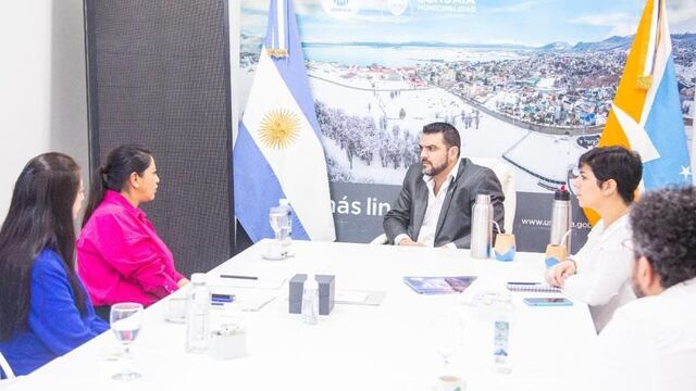 Vuoto se reunió con prefecta del Ecuador para avanzar en una alianza entre la ciudad del “Fin del Mundo” y de la “Mitad del Mundo”