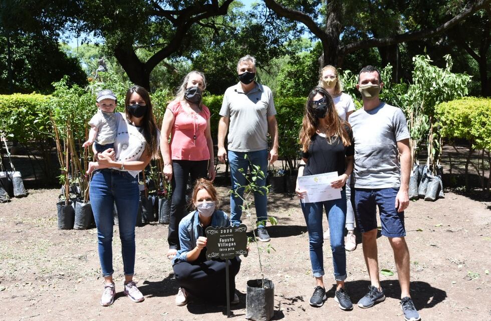 “Crecer juntos”: 240 familias participaron de un acto en la Plaza 25 de Mayo